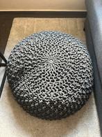 (Grote) Grijze gebreide poef, Huis en Inrichting, Banken | Voetenbanken en Poefen, Rond, Ophalen of Verzenden, Zo goed als nieuw