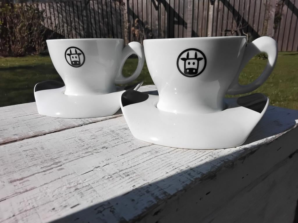 Bialetti kop en schotel met koeafbeelding, Ophalen, Zo goed als nieuw, Overige stijlen, Kop(pen) en/of Schotel(s)