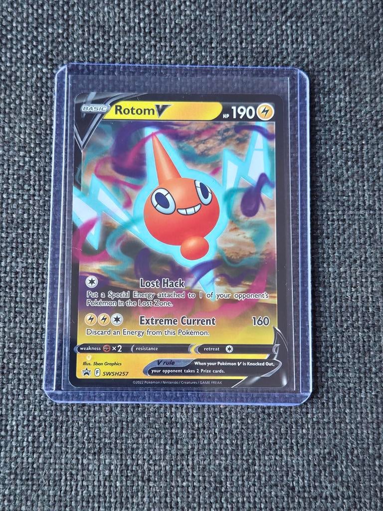 Rotom V SWSH257 Promo Pokémon kaart - Full Art, Ophalen of Verzenden, Zo goed als nieuw, Losse kaart