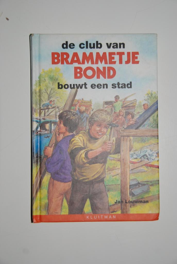 De club van brammetje bond bouwt een stad., Boeken, Kinderboeken | Jeugd | onder 10 jaar, Zo goed als nieuw, Fictie algemeen, Ophalen of Verzenden
