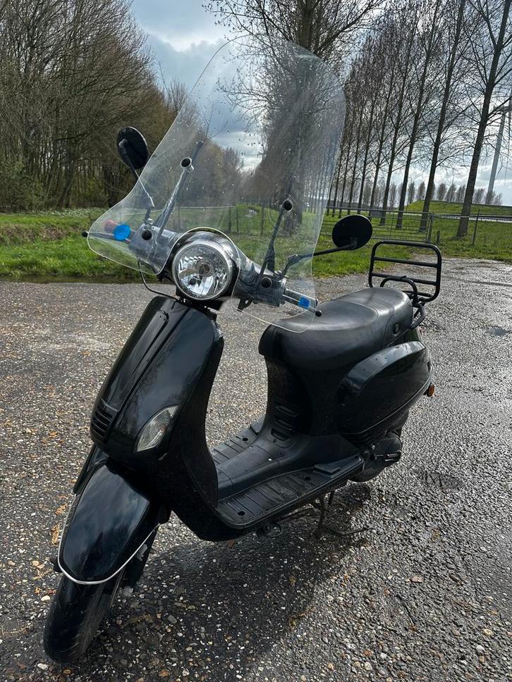 Thurbo scooter, Fietsen en Brommers, Brommers | Overige merken, Zo goed als nieuw, Maximaal 45 km/u, Ophalen