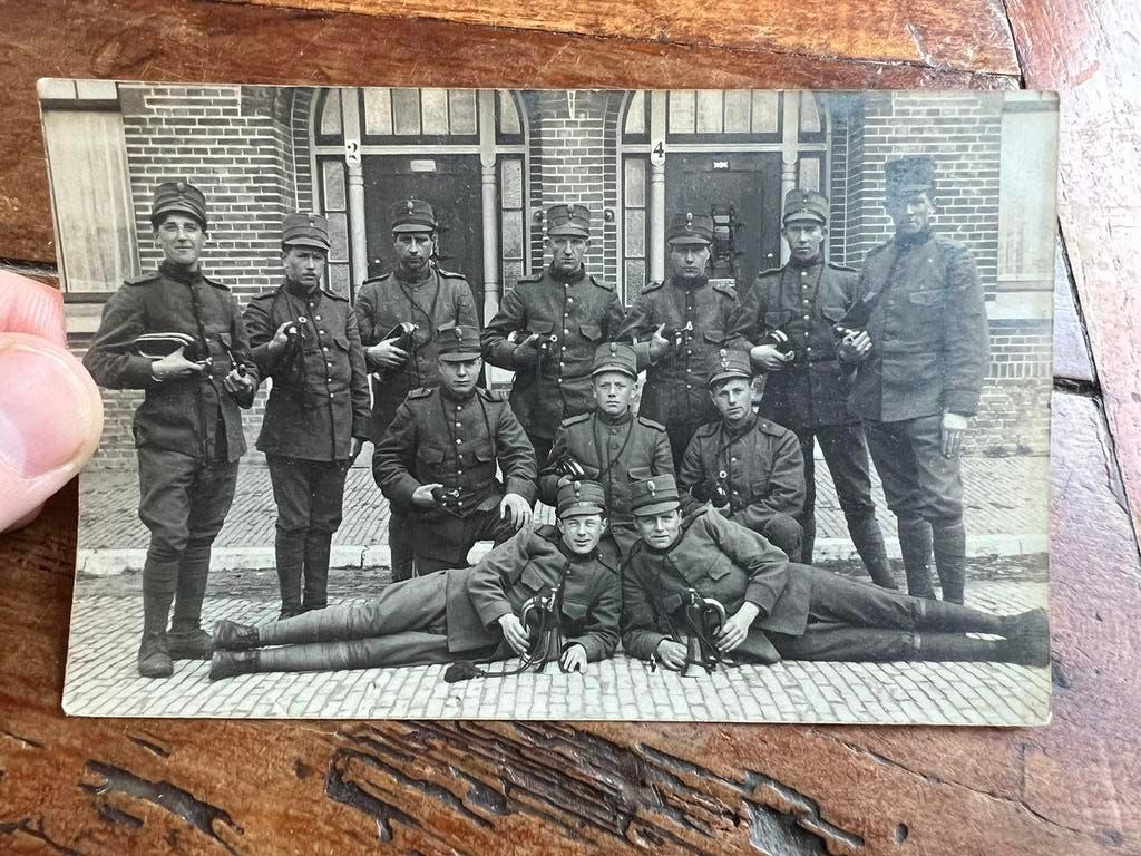 Nederlands foto mobilisatie Jagers Hoornblazer embleem, Verzamelen, Ophalen of Verzenden, Nederland, Embleem of Badge