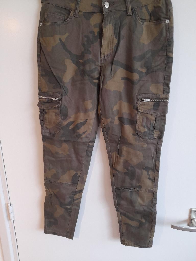 Broek mt40 camouflage, Kleding | Dames, Broeken en Pantalons, Maat 38/40 (M), Ophalen of Verzenden, Zo goed als nieuw, Lang