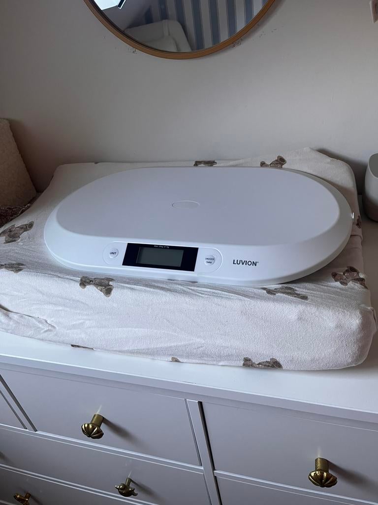 Luvion baby weegschaal, Kinderen en Baby's, Overige Kinderen en Baby's, Ophalen, Zo goed als nieuw