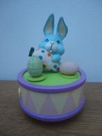 Speeldoos voor Pasen haas met wortel en 2 eieren, Ophalen of Verzenden, Gebruikt
