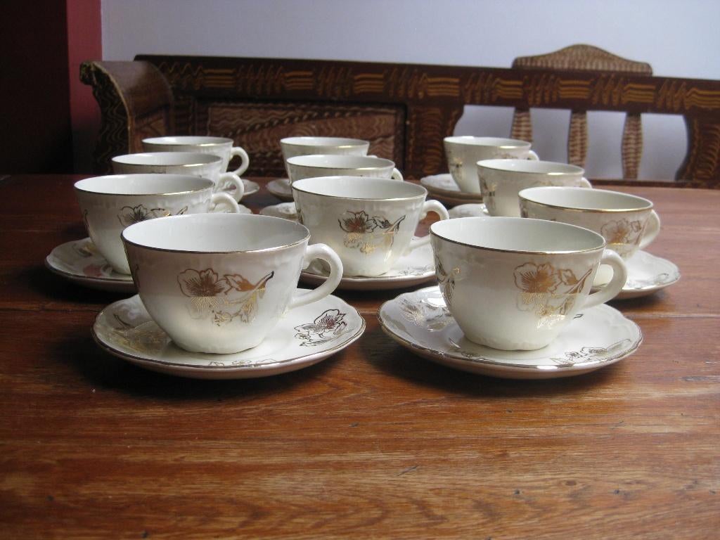 11 goudgedecoreerde kopjes,  Boch la louviere., Antiek en Kunst, Ophalen of Verzenden