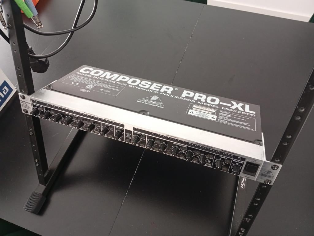 Behringer MDX2600 stereo compressor met rack, Muziek en Instrumenten, Effecten, Ophalen, Zo goed als nieuw, Volume