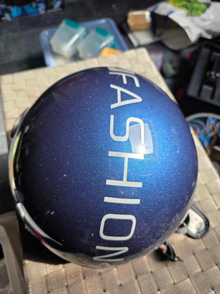 Blauwe scooterhelm met 'FASHION' opdruk, Fietsen en Brommers, Brommerhelmen, Ophalen of Verzenden, Gebruikt, Onbekend