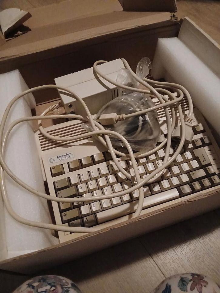 Commodore Amiga 600 spelcomputer in originele doos, Computers en Software, Vintage Computers, Ophalen of Verzenden