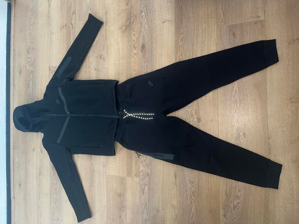 Nike Tech Fleece Trainingspak - maat (M), Kleding | Heren, Sportkleding, Zwart, Overige maten, Ophalen of Verzenden, Zo goed als nieuw