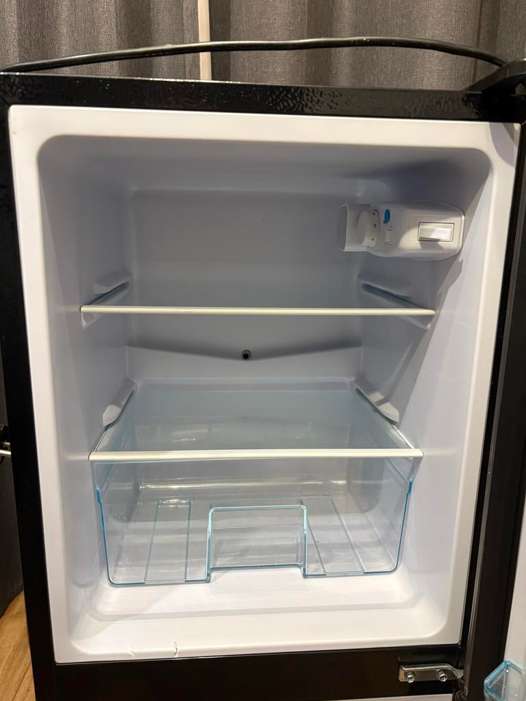 SWEIKO 106L tweezonige koelkast- zo goed als nieuw, Witgoed en Apparatuur, Koelkasten en IJskasten, 75 tot 100 liter, Met aparte vriezer