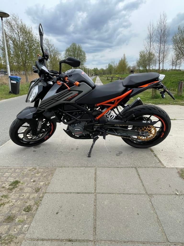 Ktm Duke 125, Motoren, Ophalen, Zo goed als nieuw