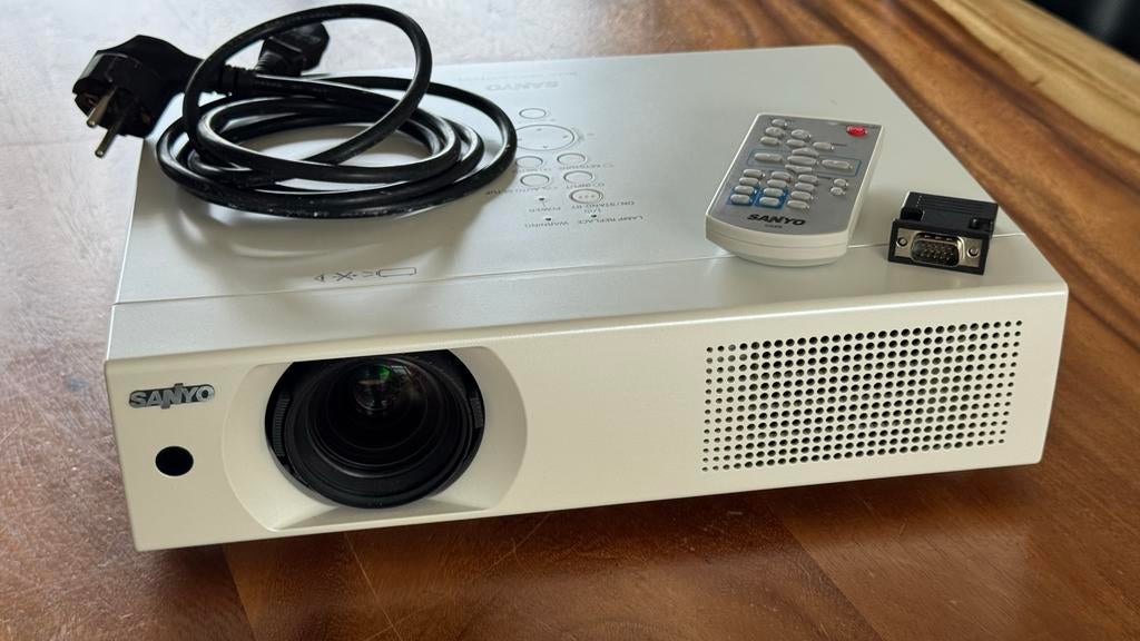 Sanyo PLC WXU 700 A LCD-projector, Audio, Tv en Foto, Beamers, Gebruikt, Ophalen of Verzenden, Sanyo, LCD