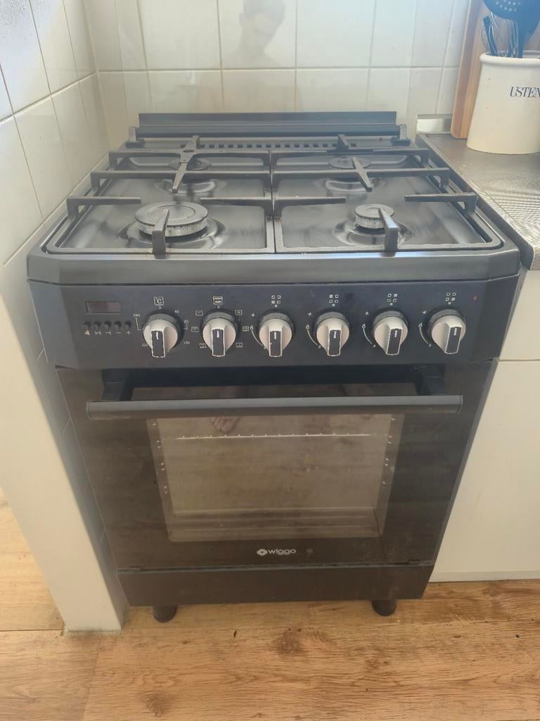 Wiggo WO-E605R Fornuis Zwart - Zo goed als nieuw, Ophalen, 4 kookzones, Zo goed als nieuw, Gas