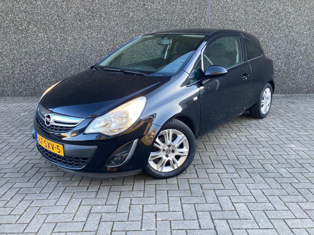 Opel Corsa 1.4 16V 3D 2011 Zwart, Auto's, Opel, Voorwielaandrijving, Stof, 40 €/maand, 100 pk