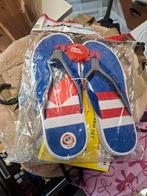 Blauwe slippers met rode en witte strepen, maat 43, Kleding | Dames, Ophalen of Verzenden