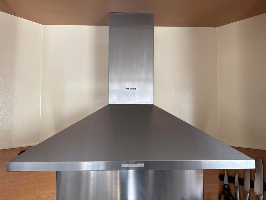 Siemens afzuigkap met motor, aluminium roosters (vaatwasserb, Ophalen, Zo goed als nieuw, Wandschouwkap, Motor