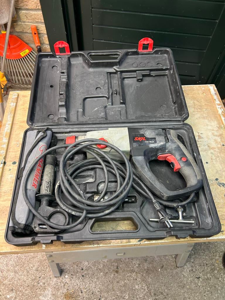 SKIL Boorhamer 750 Watt in koffer, Ophalen, Boor- en/of Breekhamer, Klopboormechanisme, Gebruikt