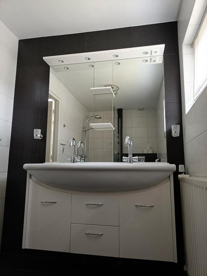 Badkamermeubel met dubbele wastafel en spiegelkast, Huis en Inrichting, Badkamer | Badkamermeubels, Gebruikt, Wastafelkast, 100 tot 150 cm