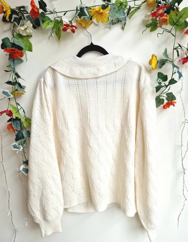 Schattig vintage gebreid wit vestje met roosje, Ophalen of Verzenden, Zo goed als nieuw, Maat 46/48 (XL) of groter, Wit