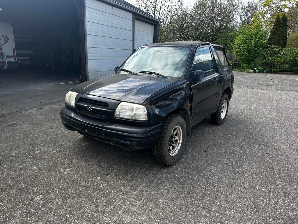 Suzuki Grand Vitara 2.0 Cabrio 2000 Zwart | Crossauto, Auto's, Suzuki, Particulier, Grand Vitara, 4x4, ABS, Airbags, Trekhaak