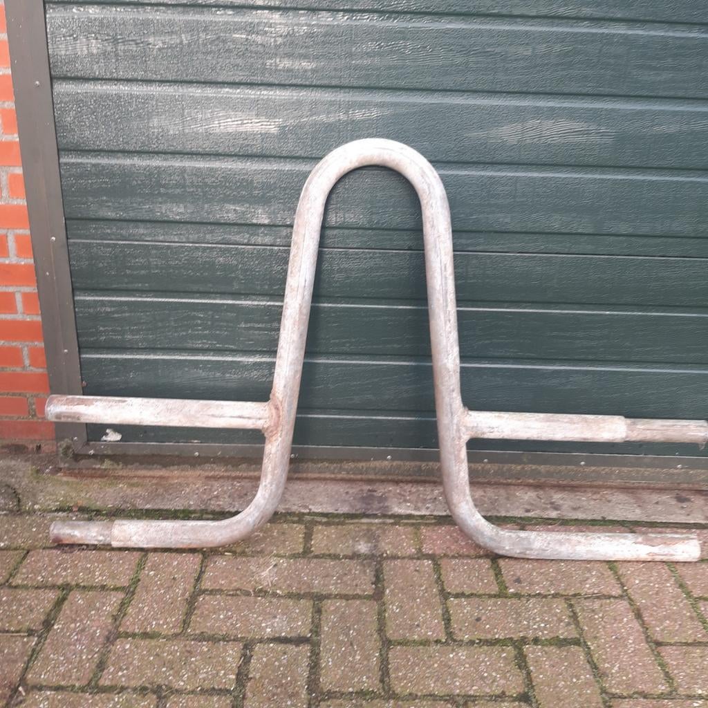 Stalinrichting- voerligboxen- carokeerbeugels- grupstal, Ophalen