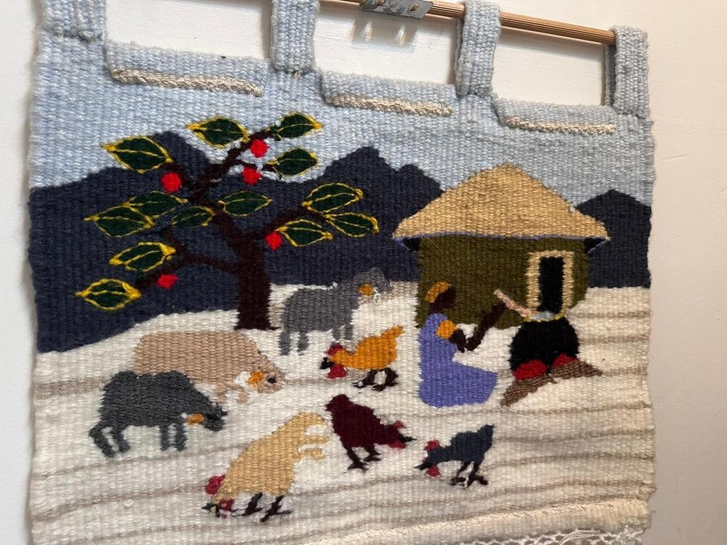 Handgeweven Afrikaans wandkleed Handwoven African Village, Ophalen