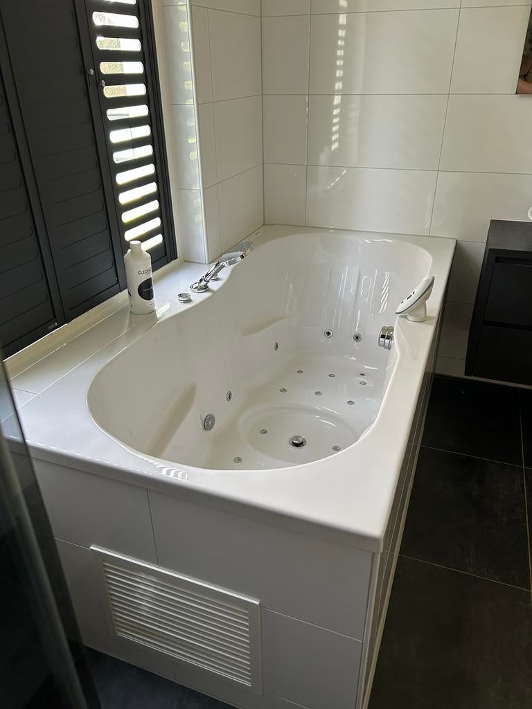 Whirlpool bad met diverse standen en verlichting, Huis en Inrichting, Badkamer | Complete badkamers, Ophalen, Gebruikt, Met bad