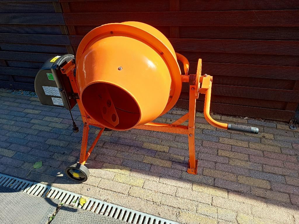 Beton molen Klein model, Ophalen, Zo goed als nieuw