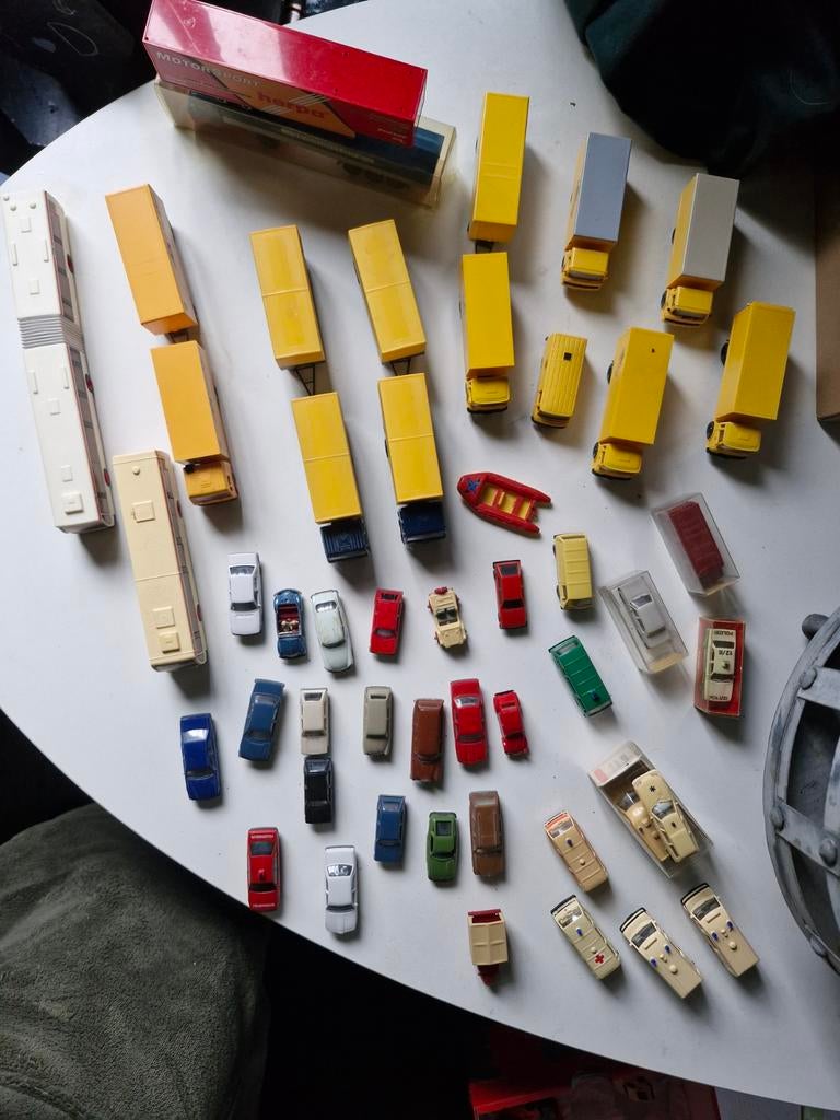 auto's, Vrachtwagens en Bussen 1:87, Hobby en Vrije tijd, Ophalen of Verzenden, Gebruikt, Auto, Overige merken