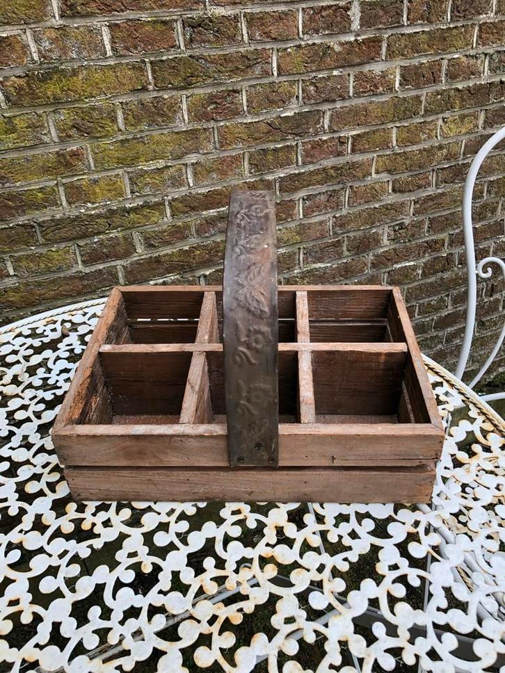 Houten kistje met vakjes en bewerkt handvat, Huis en Inrichting, Woonaccessoires | Kisten, Gebruikt, Minder dan 50 cm, Overige houtsoorten