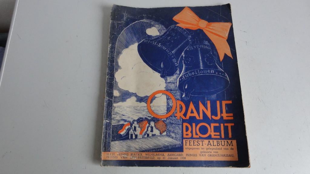 Oranje Bloeit, feestalbum geboorte Prinses Beatrix 1938, Verzamelen, Koninklijk Huis en Royalty, Ophalen of Verzenden, Gebruikt