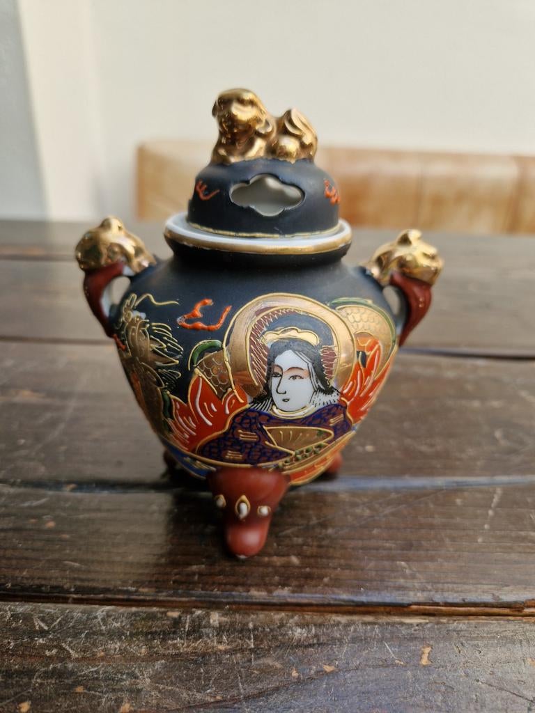 Oud satsuma wierookpotje., Ophalen of Verzenden