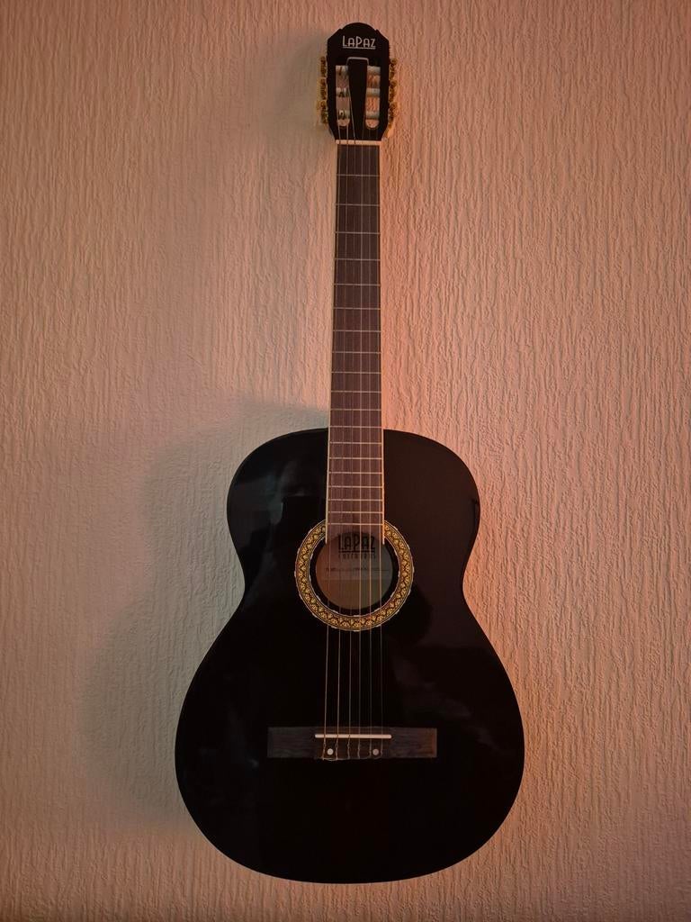 Akoestische zwarte gitaar van La Paz., Ophalen of Verzenden, Klassieke of Spaanse gitaar