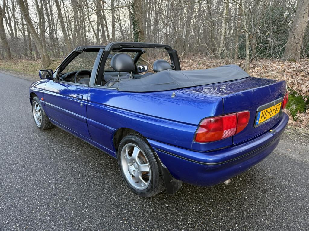 Ford Escort Cabrio 1.8 XR3i (bj 1993), Auto's, Oldtimers, Voorwielaandrijving, Cabriolet, Blauw, 1796 cc