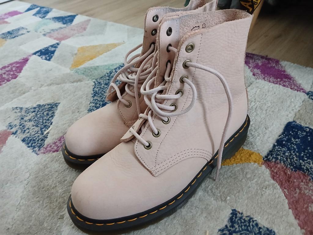 Dr. Martens 1460 Pascal Lichtroze, Kleding | Dames, Schoenen, Zo goed als nieuw, Lage of Enkellaarzen, Roze, Ophalen of Verzenden