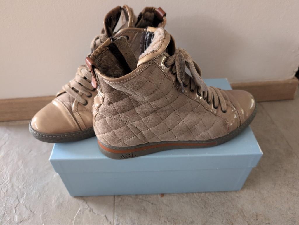 AGL beige gewatteerde sneakers maat 39, Beige, AGL, Ophalen of Verzenden, Sneakers of Gympen