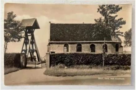 Oude Briefkaart Boyl, Kerk met Klokhuis, Ophalen of Verzenden, 1940 tot 1960, Ongelopen, Friesland