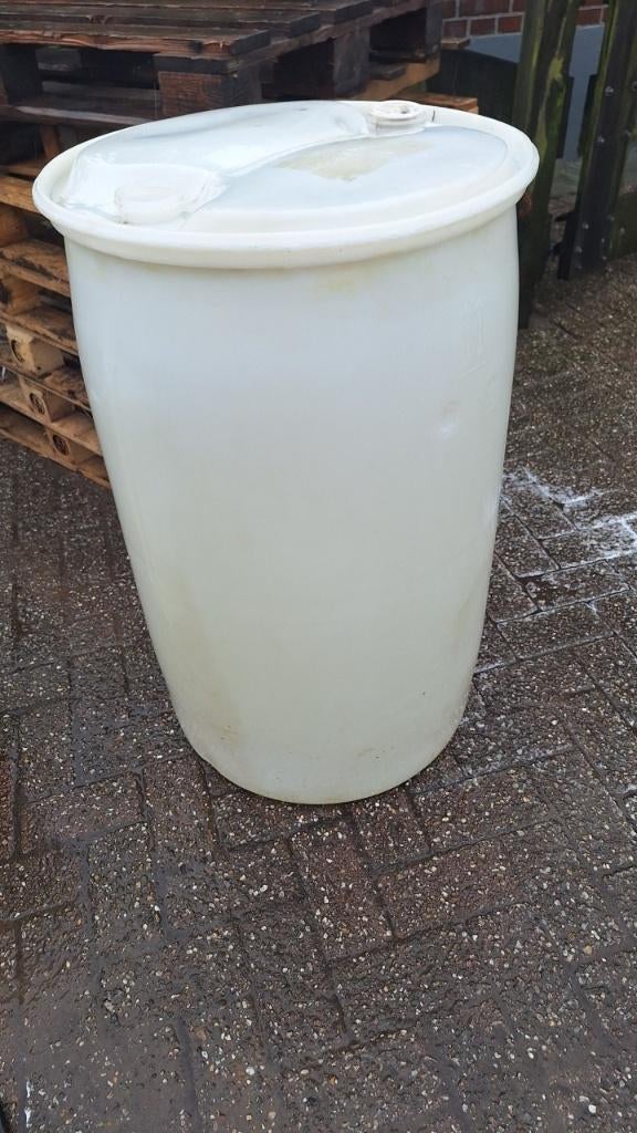 Kunststof 200 liter vat / regenton, Tuin en Terras, Regentonnen, 150 liter of meer, Ophalen, Zo goed als nieuw