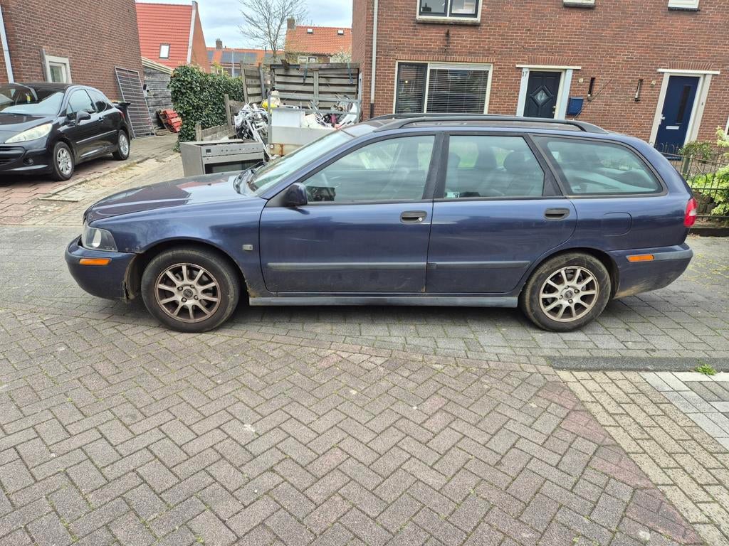 Volvo V40 1.8 2001 Blauw, Auto's, Volvo, Voorwielaandrijving, 4 cilinders, Blauw, 122 pk