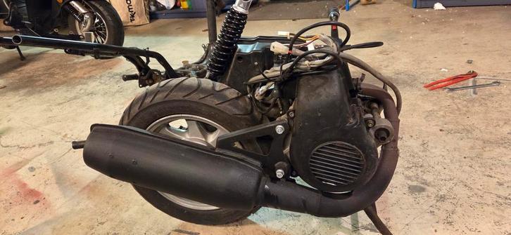 Nog een heel net minarelli blokje, Fietsen en Brommers, Brommeronderdelen | Algemeen, Gebruikt, Blok, Ophalen