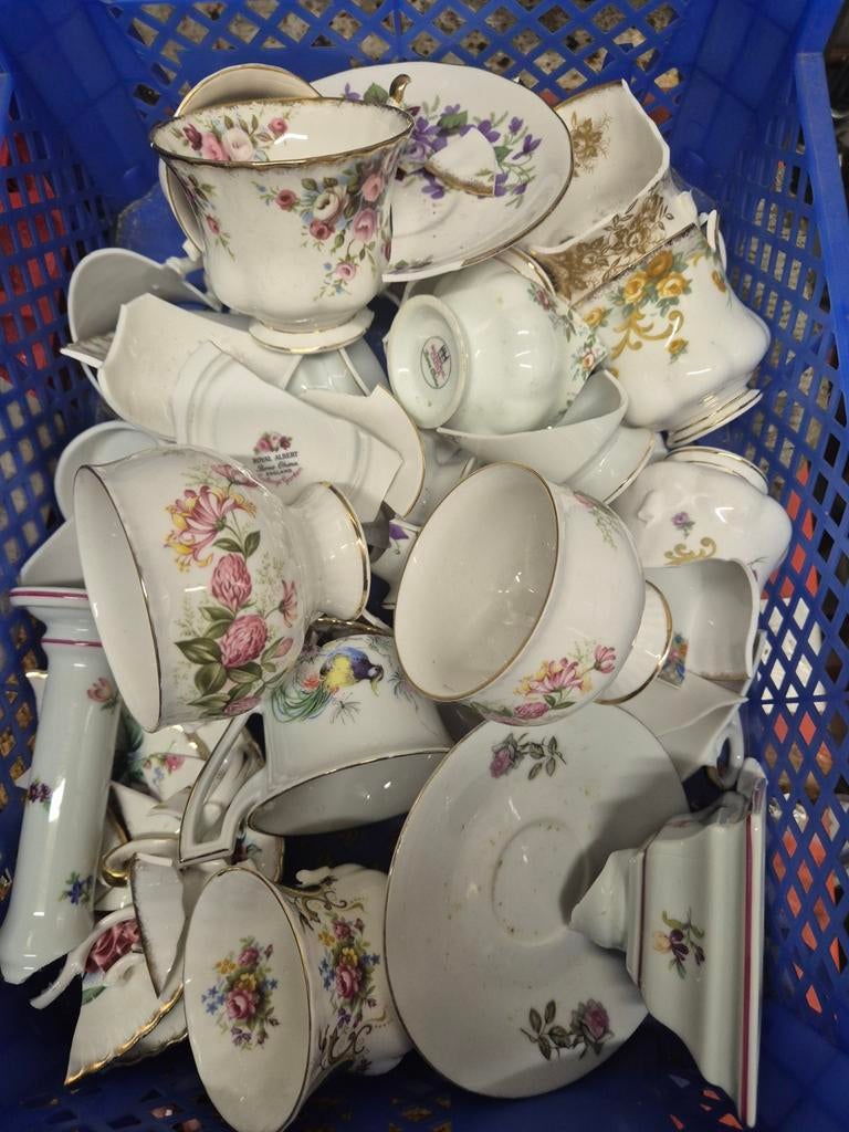 Gebroken porselein kopjes en onderzetters voor knutselen, Antiek en Kunst, Antiek | Porselein, Ophalen of Verzenden