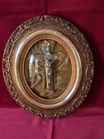 Mooi antiek kruisbeeld achter bol glas, Ophalen of Verzenden