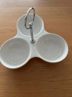 Opdienschaal met drie kommetjes kleur wit., Nieuw, Ophalen of Verzenden, Kom(men), Overige stijlen