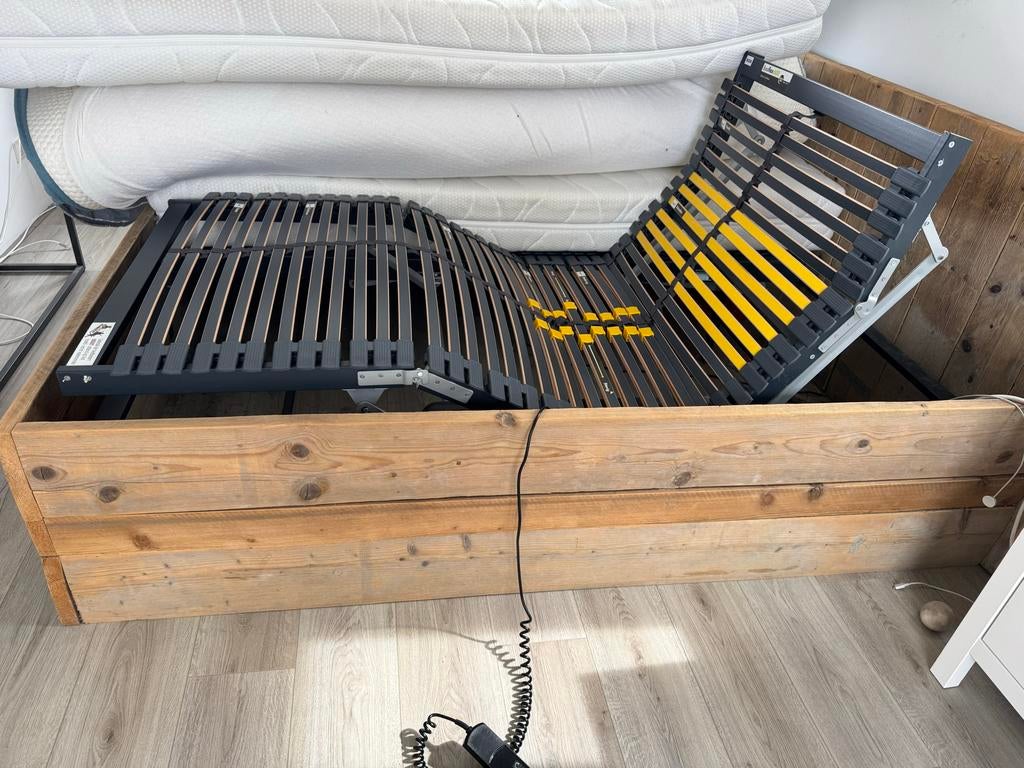 Elektrische lattenbodem Bossflex 600 - 90x200, Ophalen, Gebruikt, 90 cm, Eenpersoons