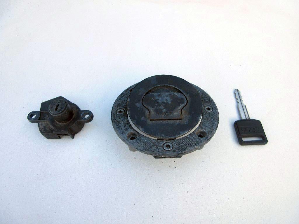 Suzuki GSX600 slotenset GSX 600 F tankdop tankslot zadelslot, Verzenden, Gebruikt