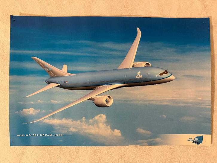 Officiële KLM jubileumposter 85 jaar – Boeing 7E7 Dreamliner, Verzamelen, Luchtvaart en Vliegtuigspotten, Gebruikt, Kaart, Foto of Prent