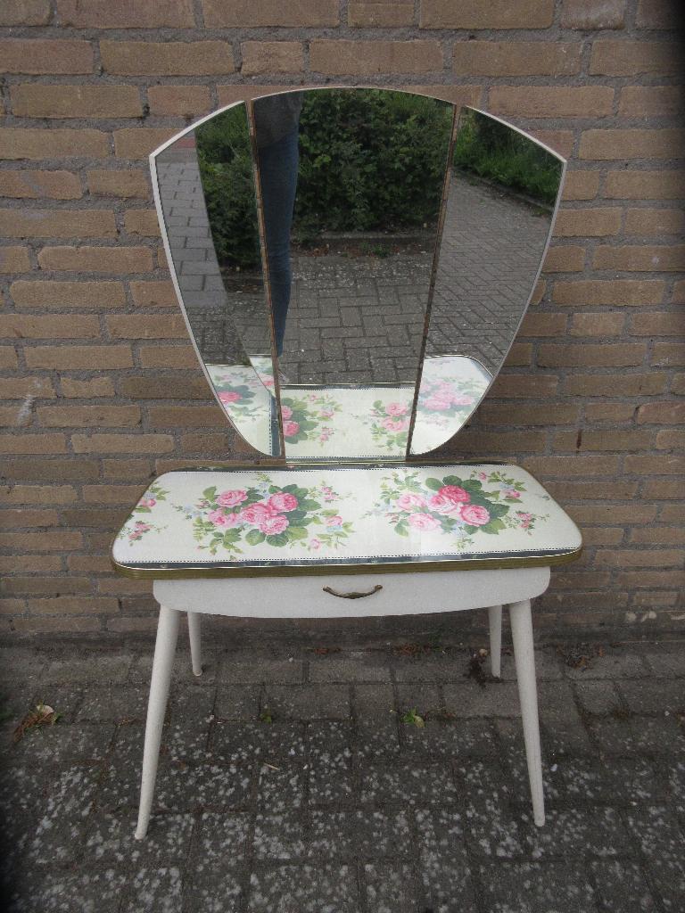 Vintage kaptafel met drieluik spiegel en rose bloemen, Huis en Inrichting, Tafels | Kaptafels, Ophalen, Gebruikt, 50 tot 100 cm