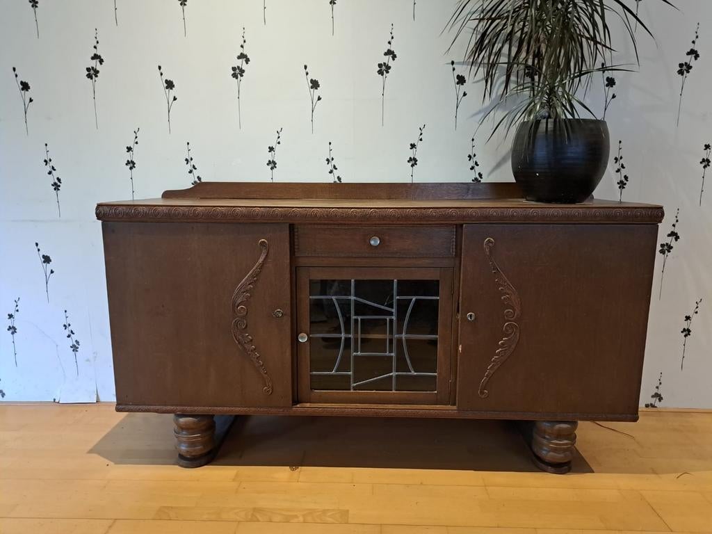 Dressoir met glas in lood, Ophalen