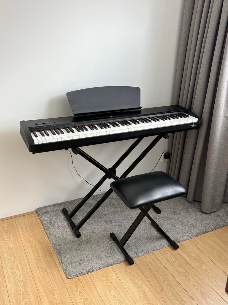 Elektrische piano met standaard, krukje en 2 pedalen, Muziek en Instrumenten, Ophalen, Gebruikt, Zwart, Digitaal